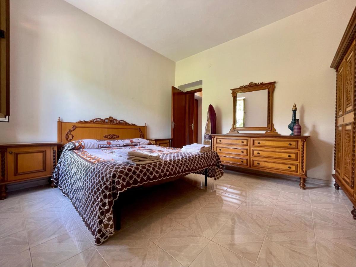 Villa Con Piscina Donna Romina